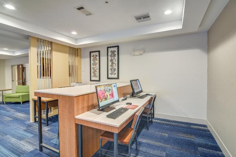 Holiday Inn Express & Suites Foley - N Gulf Shores 4