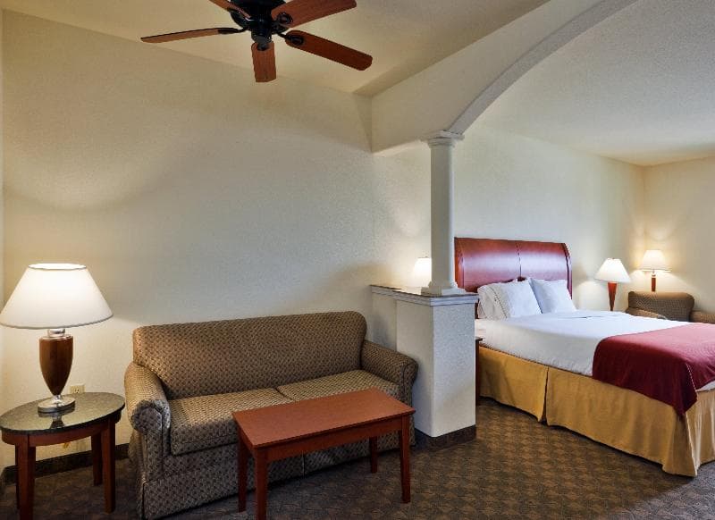 Holiday Inn Express And Suites Fairfield North 4
