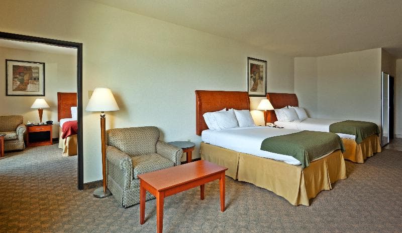 Holiday Inn Express And Suites Fairfield North 5