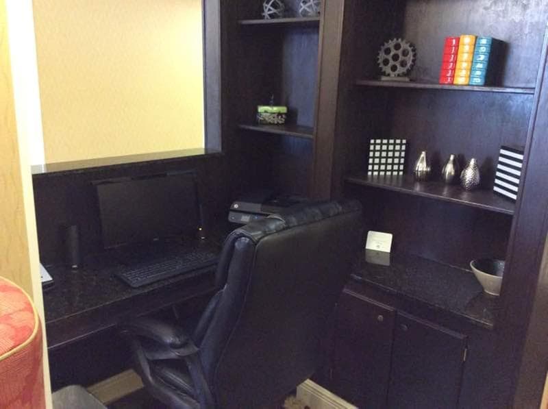 Holiday Inn Express & Suites Forest 2