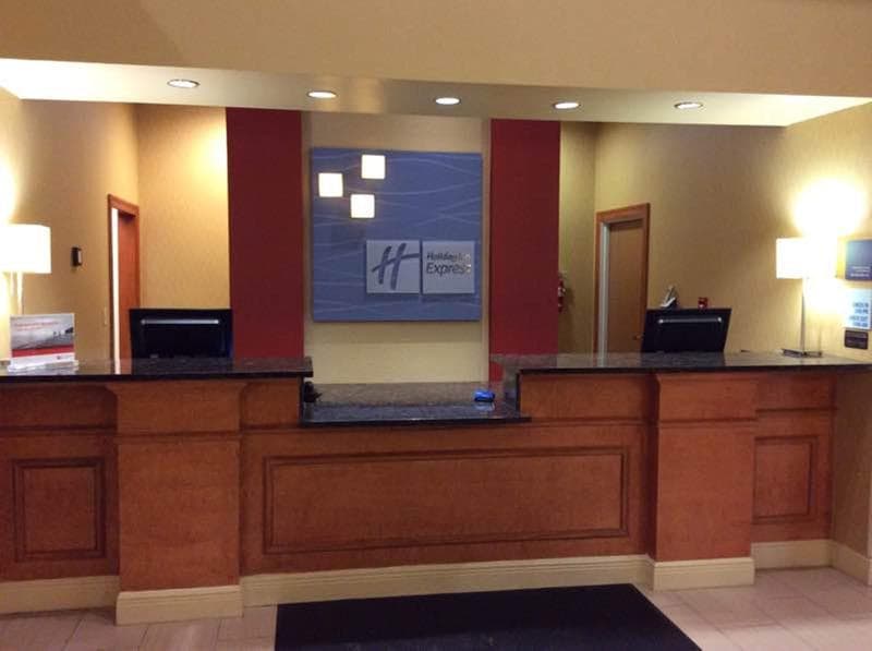 Holiday Inn Express & Suites Forest 3