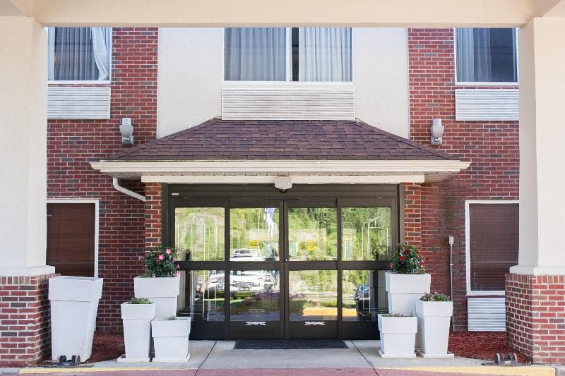 Holiday Inn Express And Suites Logan photo 1