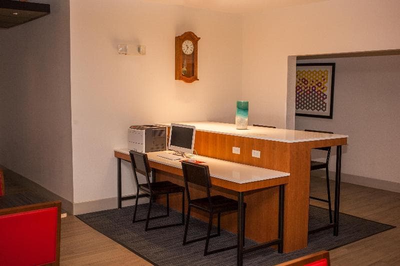 Holiday Inn Express And Suites Logan 2