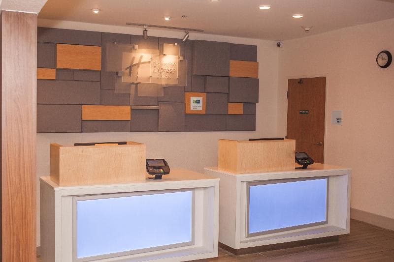 Holiday Inn Express And Suites Logan 4
