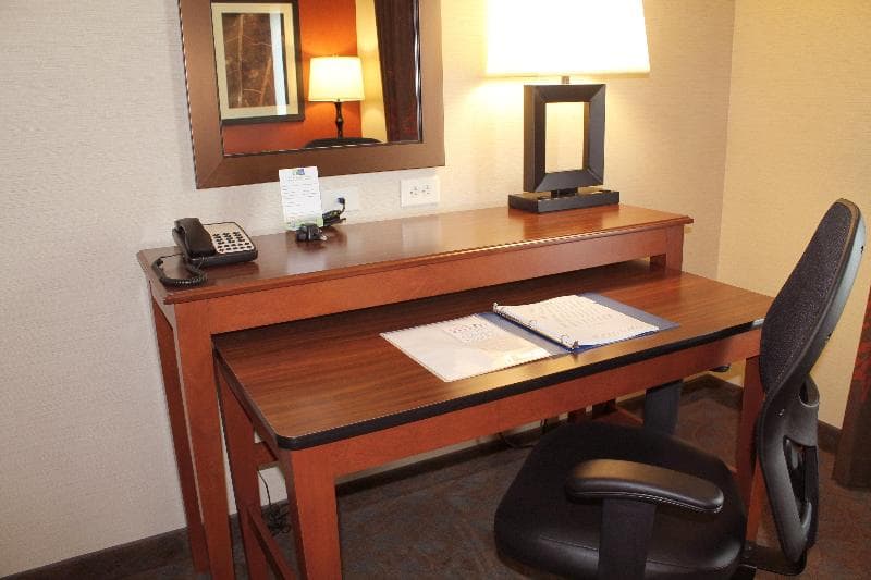 Holiday Inn Express And Suites Paducah West 5