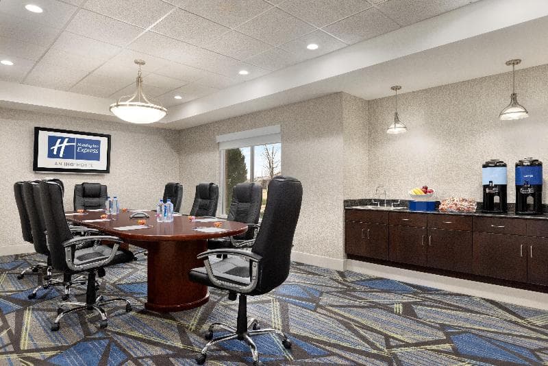 Holiday Inn Express & Suites Opelika Auburn 2