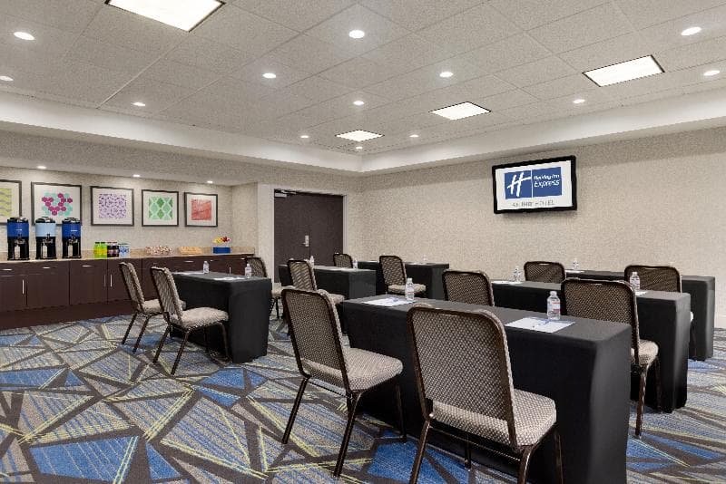 Holiday Inn Express & Suites Opelika Auburn 5