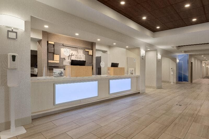 Holiday Inn Express & Suites Opelika Auburn photo 1