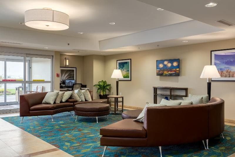 Park Inn by Radisson, Calgary Airport North, AB 5