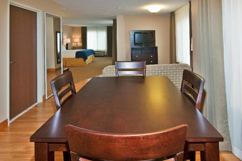 Holiday Inn Express And Suites Albuquerque Airport 4
