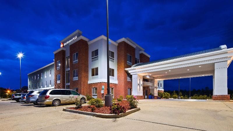 Best Western Plus Philadelphia-Choctaw Hotel And S 2