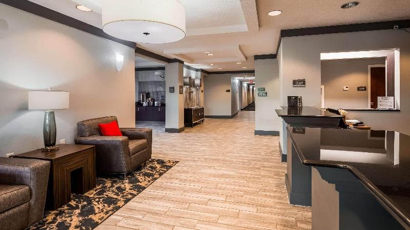 Best Western Plus Philadelphia-Choctaw Hotel And S 3