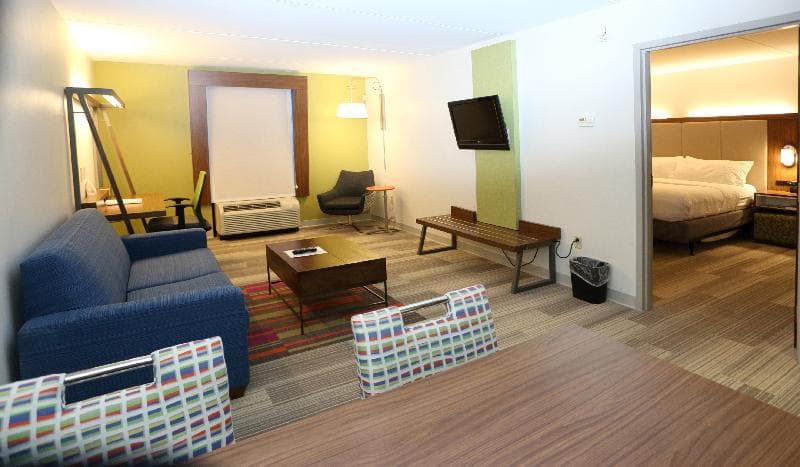 Holiday Inn Express And Suites Newport News photo 1