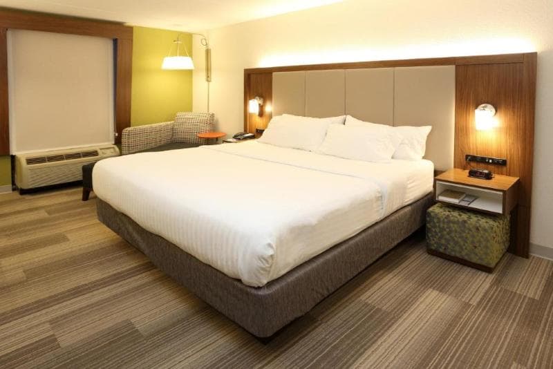 Holiday Inn Express And Suites Newport News 4