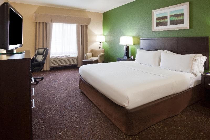 Holiday Inn Express And Suites Aberdeen 3
