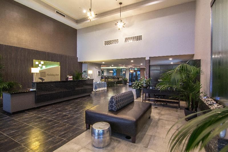 Holiday Inn & Staybridge Suites Carlsbad San Diego 2