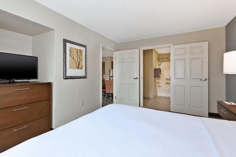 Staybridge Suites Kalamazoo 4
