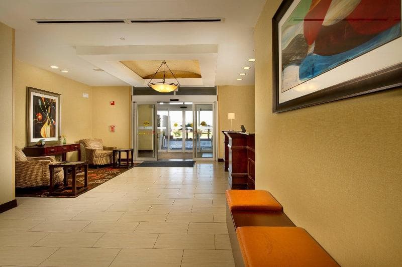 Holiday Inn Express And Suites Uvalde 4