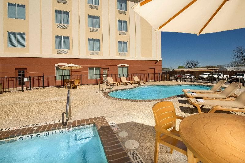 Holiday Inn Express And Suites Uvalde 5