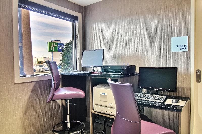 Holiday Inn Express Fargo West Acres 2