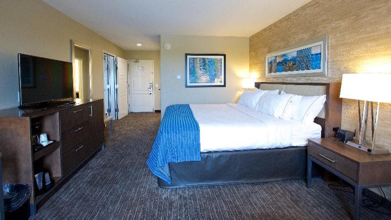 Holiday Inn Express Fargo Sw I 94 45Th St 5