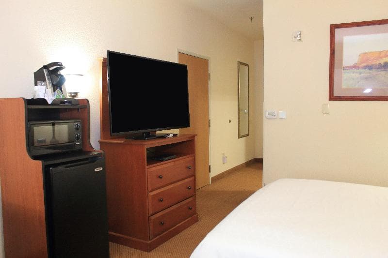 Holiday Inn Express And Suites Farmington Bloomfie 4