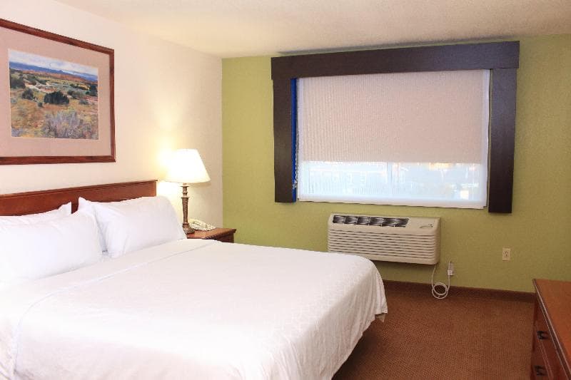 Holiday Inn Express And Suites Farmington Bloomfie 5