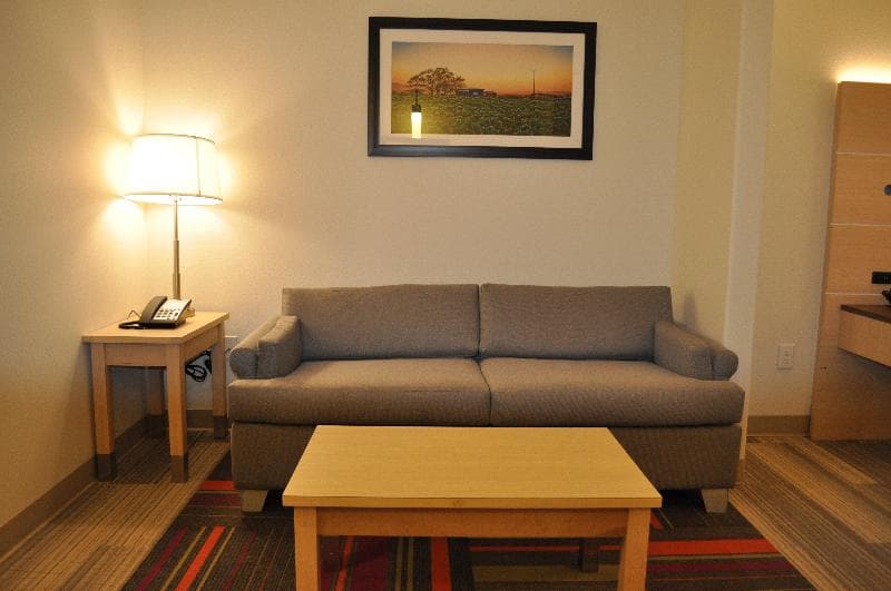 Holiday Inn Express & Suites Price 3