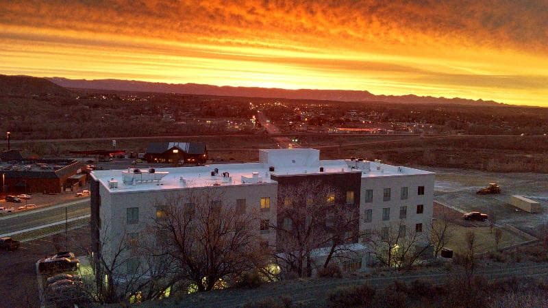 Holiday Inn Express & Suites Price 5