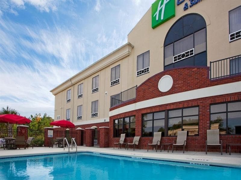 Holiday Inn Express & Suites Quincy I-10 photo 1