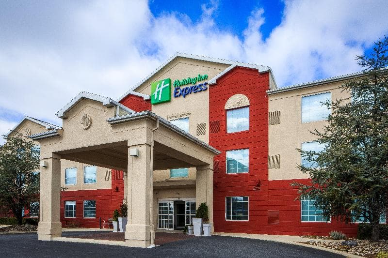 Holiday Inn Express And Suites Reading 1