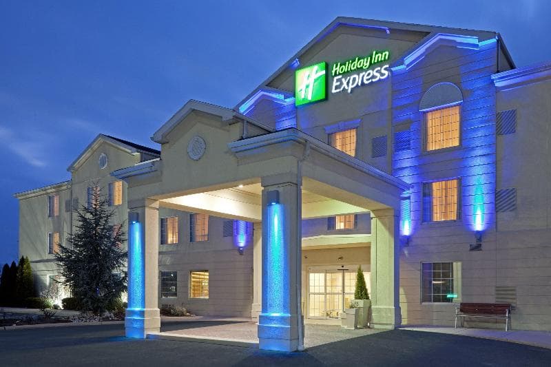 Holiday Inn Express And Suites Reading 4