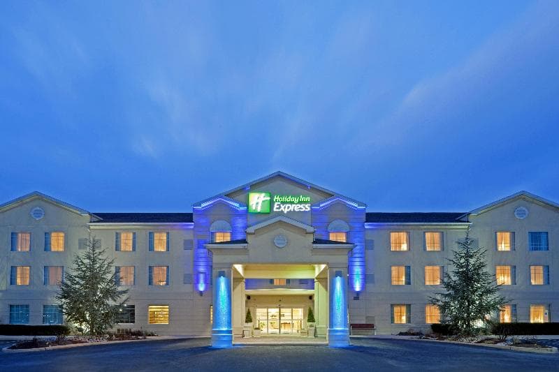 Holiday Inn Express And Suites Reading 5