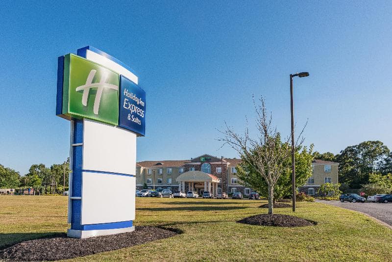 Holiday Inn Express & Suites Swansea 3