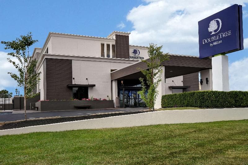 DoubleTree by Hilton St. Louis Airport 3