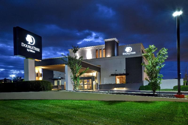 DoubleTree by Hilton St. Louis Airport 4