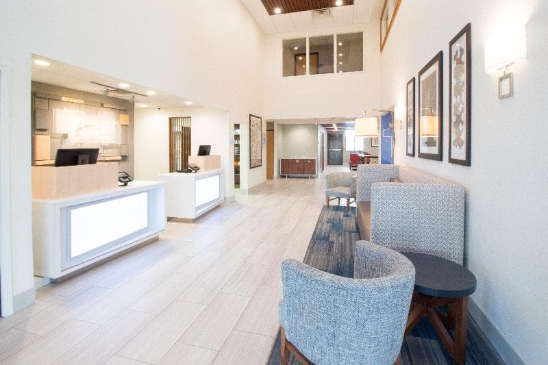 Holiday Inn Express And Suites Worthington photo 1