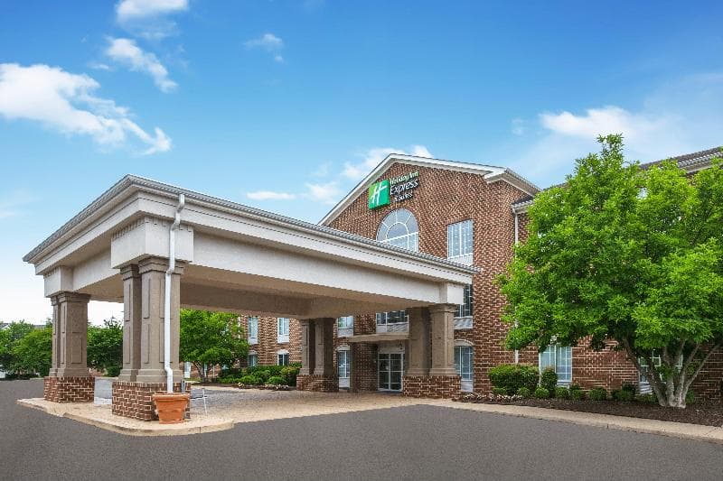 Holiday Inn Express & Suites Warrenton, An Ihg photo 1