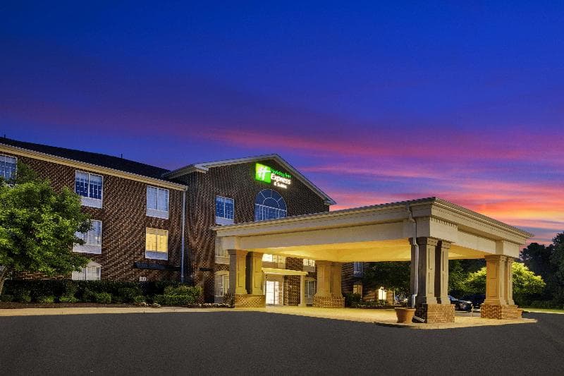 Holiday Inn Express & Suites Warrenton, An Ihg 3