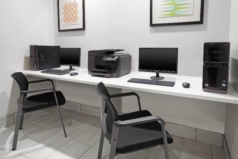 Holiday Inn Express & Suites Warrenton, An Ihg 4
