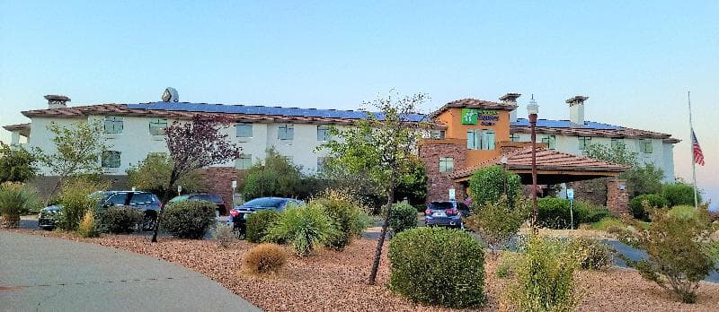 Holiday Inn Express & Suites St. George North - Zion photo 1