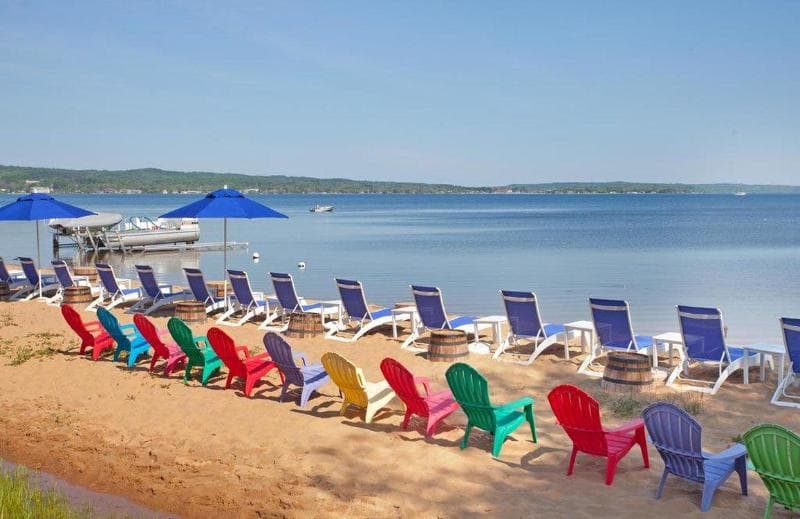 Holiday Inn Resort West Bay Beach 3