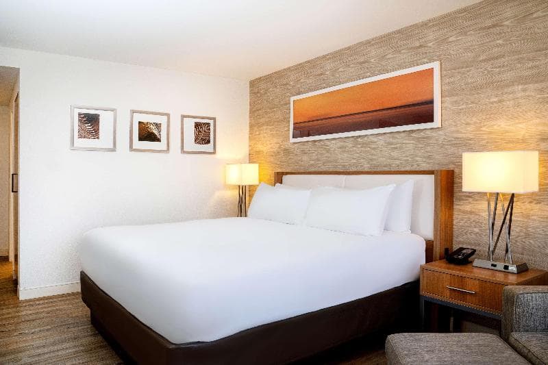 DoubleTree by Hilton Kitchener 5