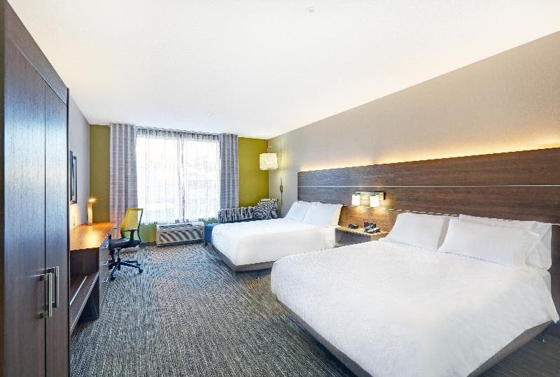 Holiday Inn Express & Suites Woodstock South 4