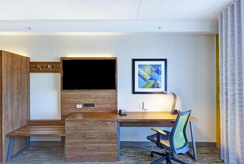 Holiday Inn Express & Suites Woodstock South 5