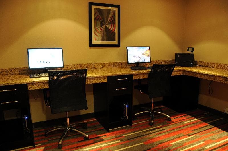 Holiday Inn Express & Suites Bonnyville 2