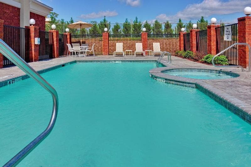 Holiday Inn Express Mccomb photo 1