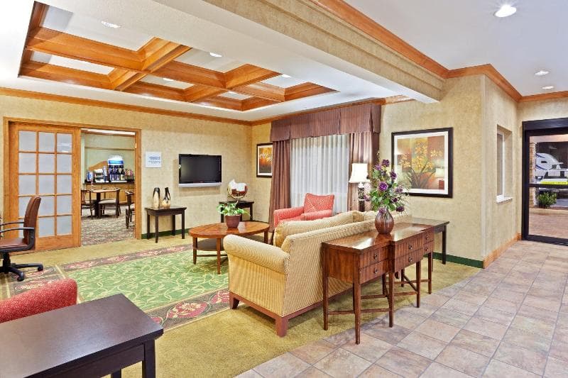 Holiday Inn Express Medford 4
