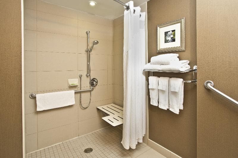 Holiday Inn Express & Suites Kingston Central 4