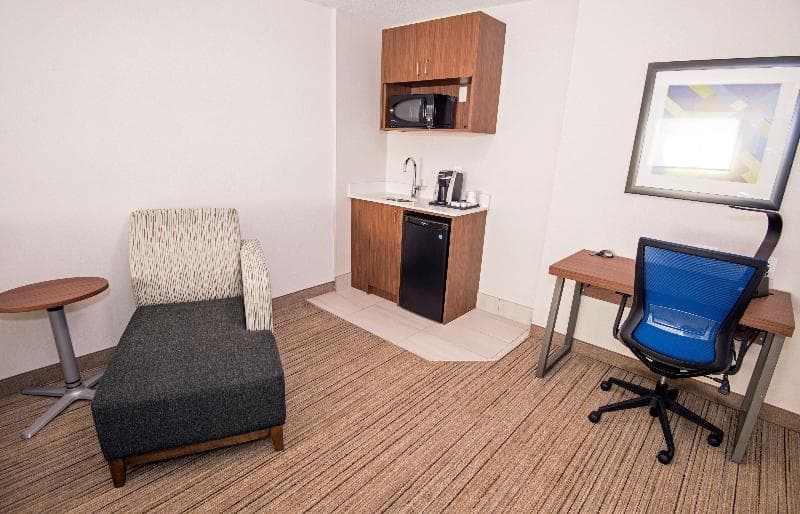 Holiday Inn Express & Suites Hinton 3